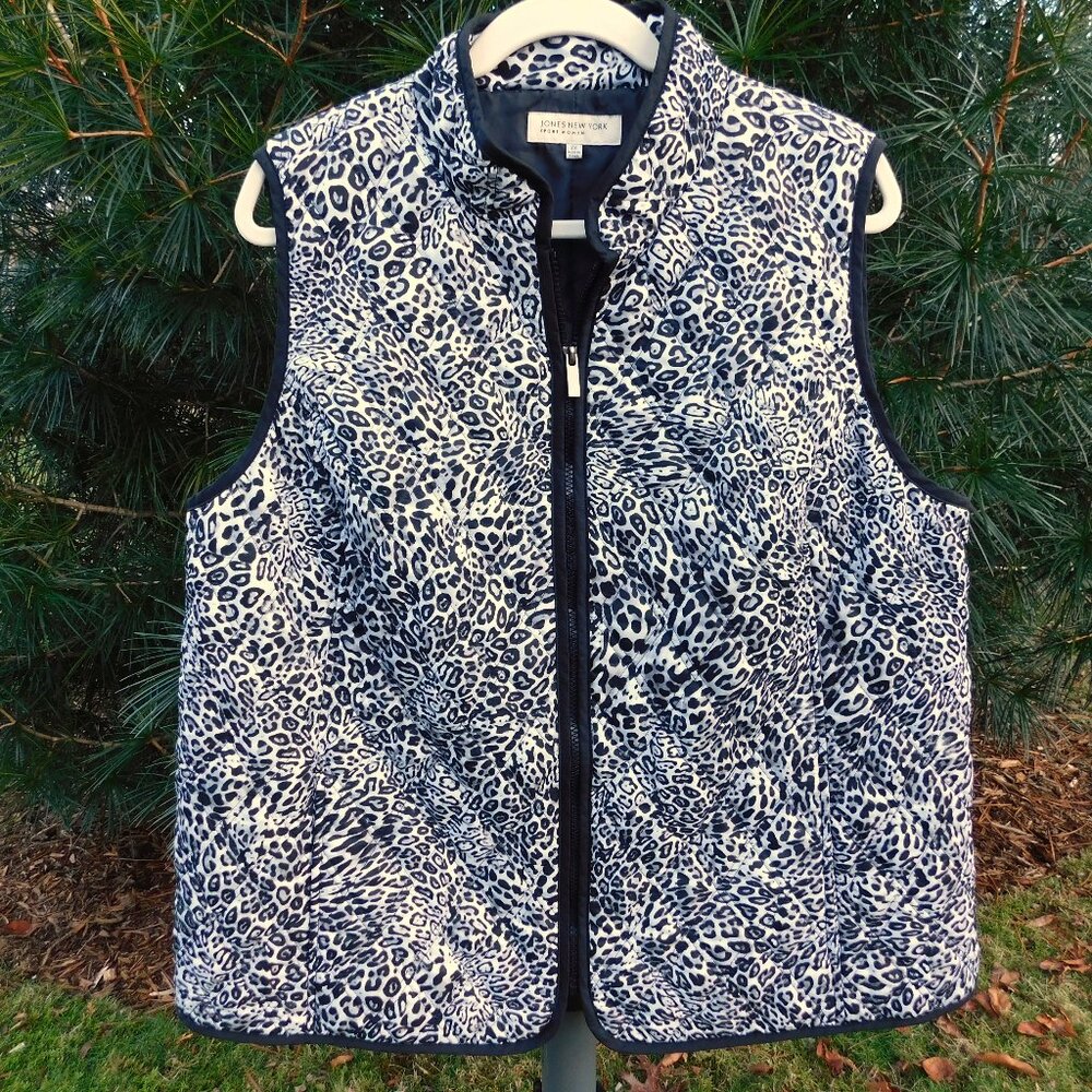 Jones New York Plus Animal-Print Lightweight Quilted Vest with Pockets - Picture 1 of 3